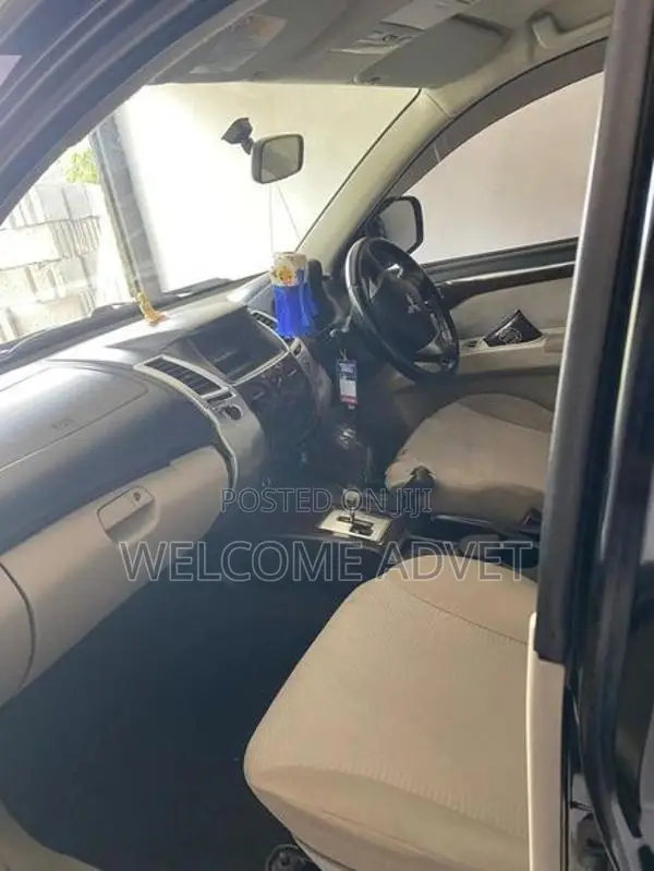 Mitsubishi Montero 2012