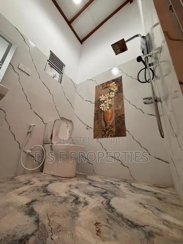 A BRAND NEW SINGALE STORY LUXURY HOUSE In KIRIWATTUDUWA