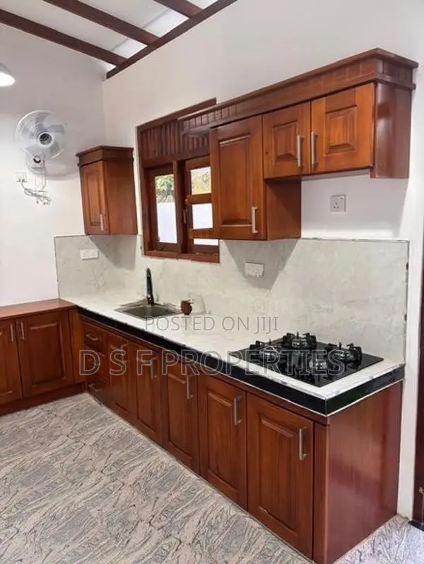 A BRAND NEW SINGALE STORY LUXURY HOUSE In KIRIWATTUDUWA