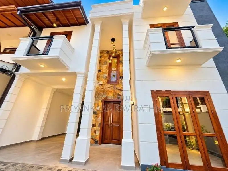 Luxury House For Sale in Boralasgamuwa