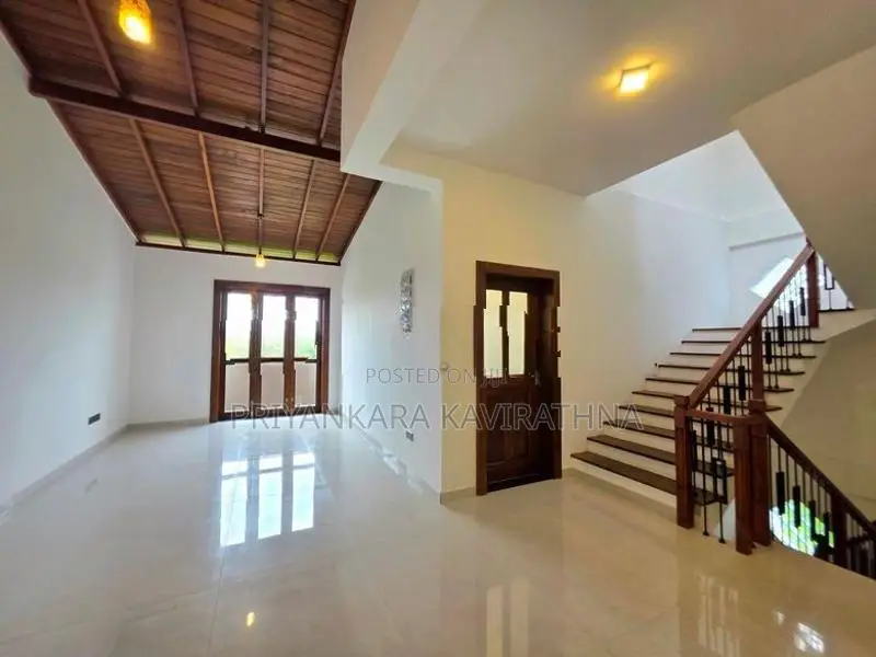 Luxury House For Sale in Boralasgamuwa