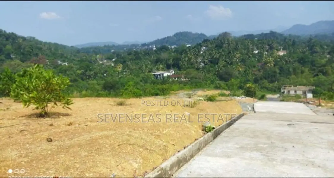 අවිස්සාවේල්ල නගරයෙන් සුන්දර නිස්කලංක ඉඩමක්