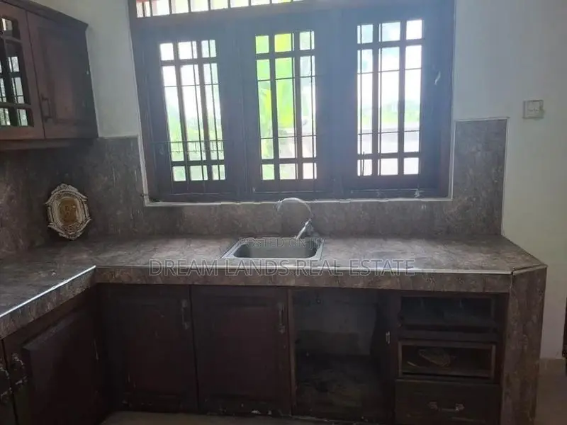 ☆ Piliyandala 3 Story House for Rent ( R- 850 )