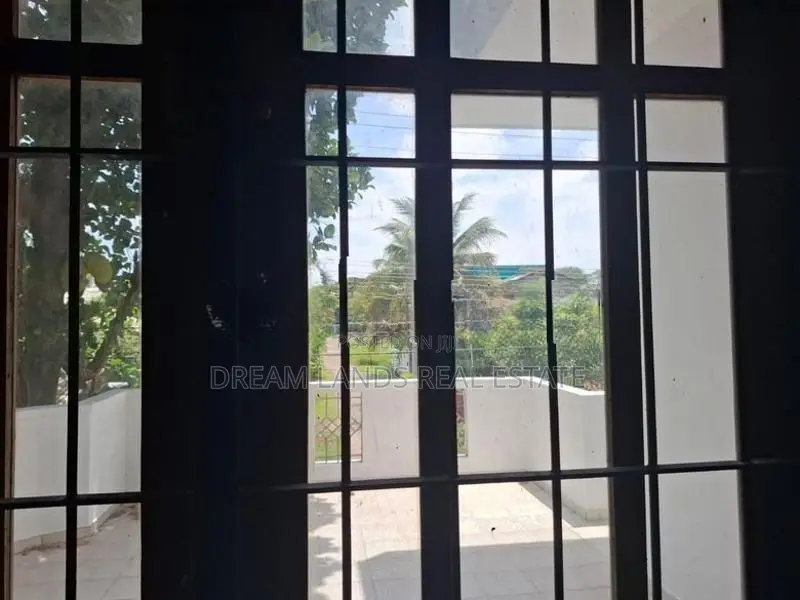 ☆ Piliyandala 3 Story House for Rent ( R- 850 )