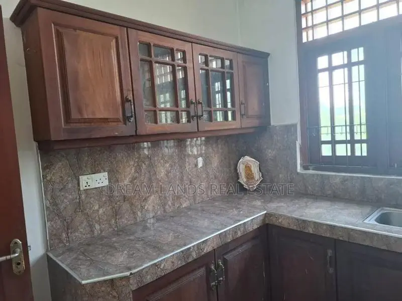 ☆ Piliyandala 3 Story House for Rent ( R- 850 )
