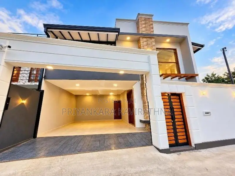 5 Bedrooms - Luxury House For Sale in Piliyandala