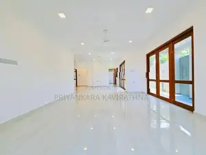 5 Bedrooms - Luxury House For Sale in Piliyandala