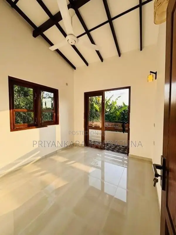 5 Bedrooms - Luxury House For Sale in Piliyandala