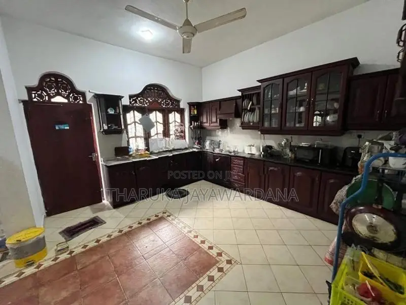ground floor unit for rent [without furniture]