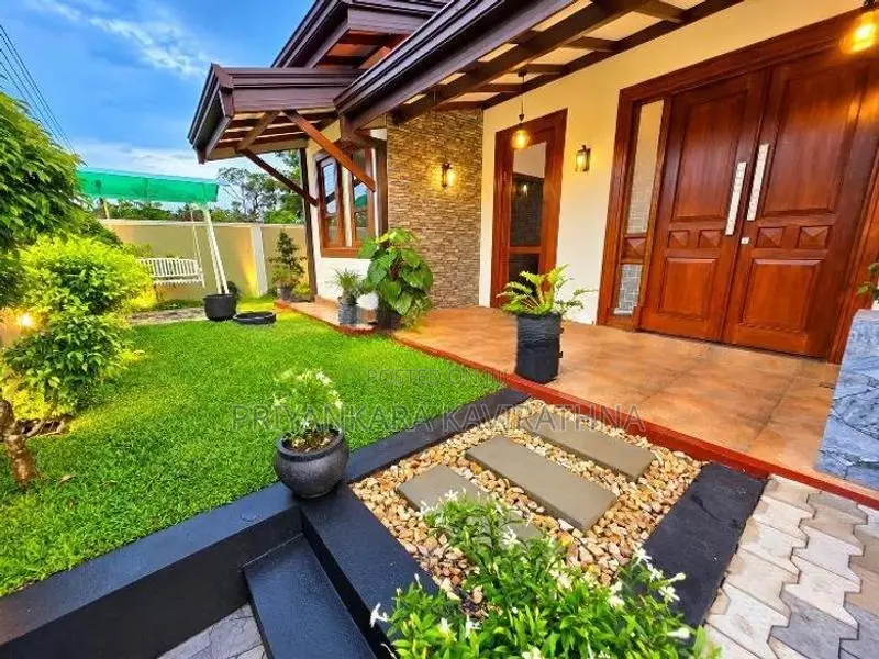Luxury House For Sale in Gonapola