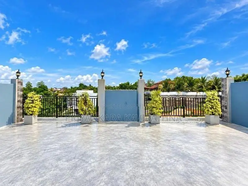 Uncommon House For Sale in Kahatuduwa