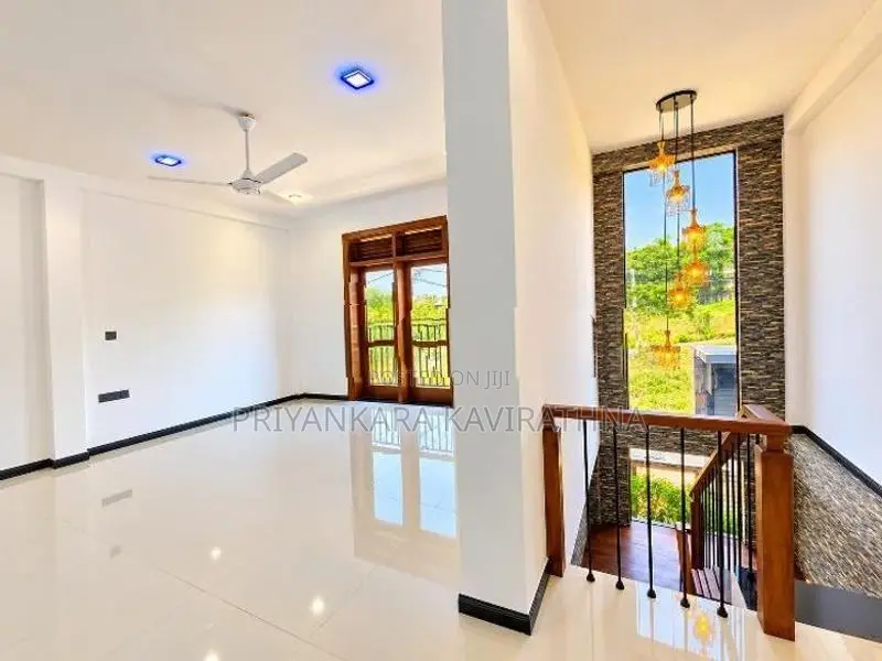 Uncommon House For Sale in Kahatuduwa