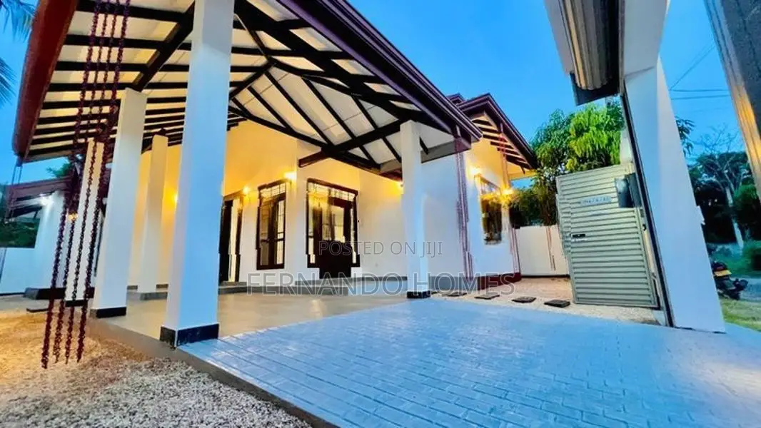 Clear Deeds With Nice House For Sale In Negombo Daluwakotuwa