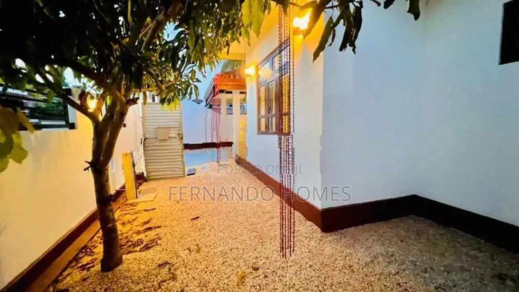 Clear Deeds With Nice House For Sale In Negombo Daluwakotuwa