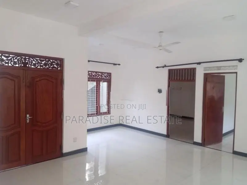 SPACIOUS 1 ST FLOOR HOUSE FOR RENT IN MOUNT LAVINIA