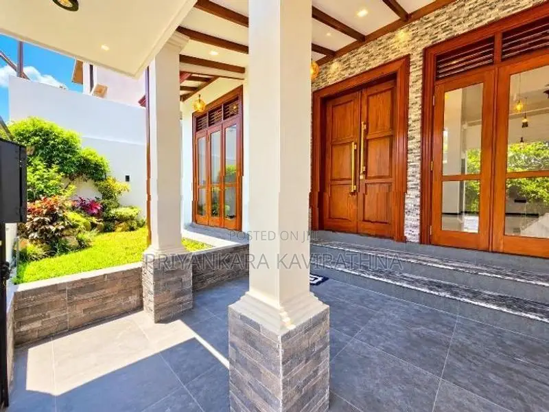 කහතුඩුවෙන් අලංකාර අලුත්ම නිවසක් විකිනීමට