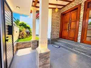කහතුඩුවෙන් අලංකාර අලුත්ම නිවසක් විකිනීමට