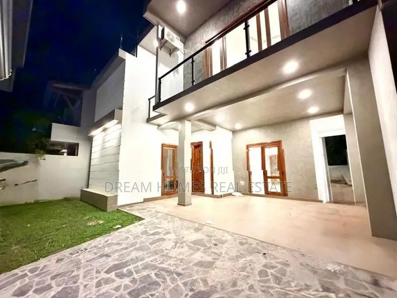 4-Bedroom House for Sale in Boralesgamuwa – Gangarama Road
