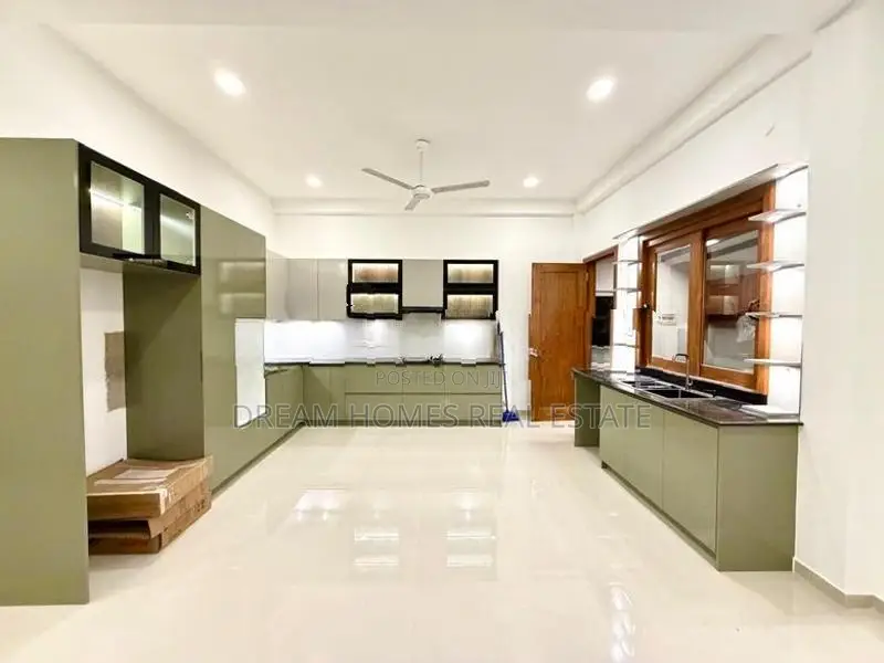 4-Bedroom House for Sale in Boralesgamuwa – Gangarama Road