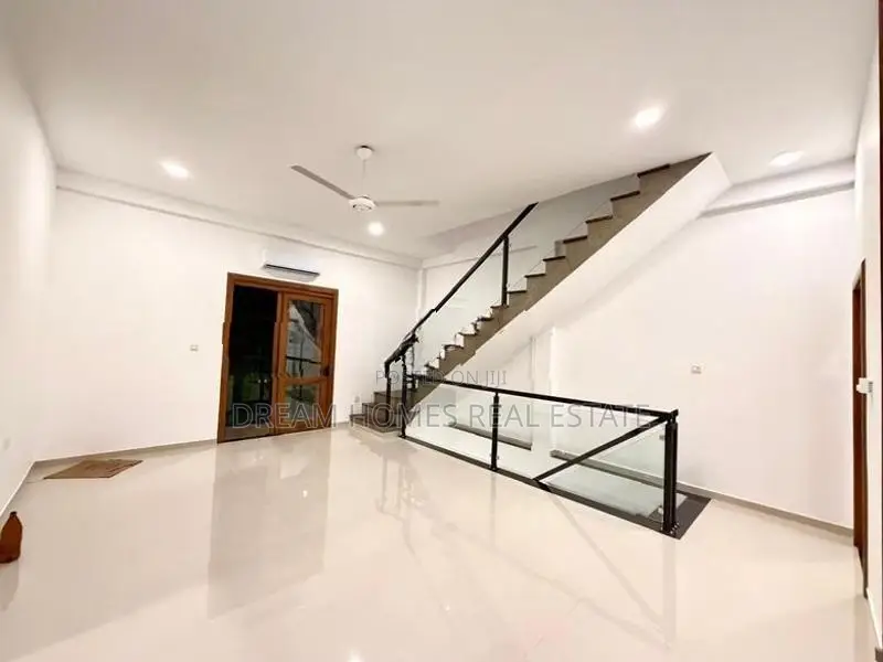 4-Bedroom House for Sale in Boralesgamuwa – Gangarama Road