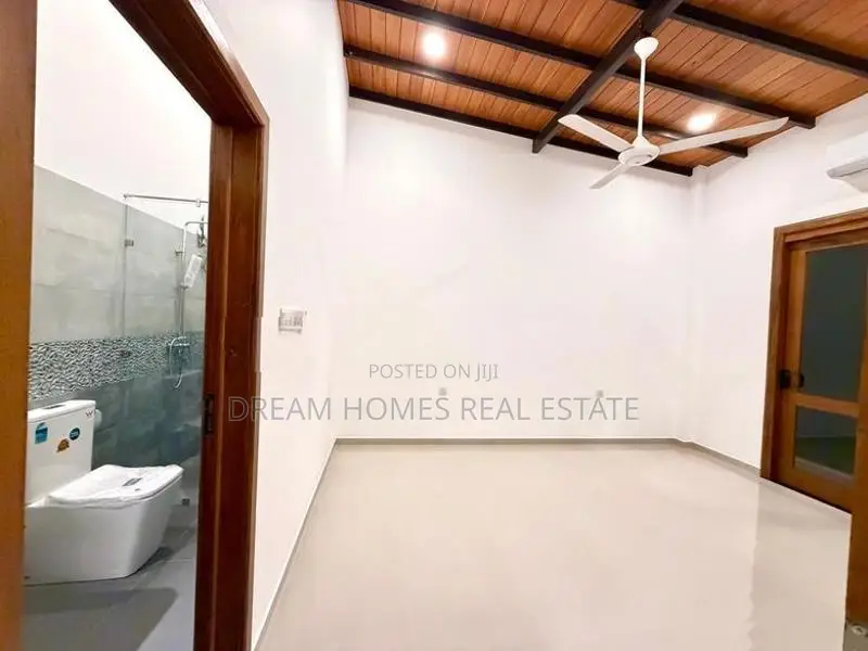 4-Bedroom House for Sale in Boralesgamuwa – Gangarama Road