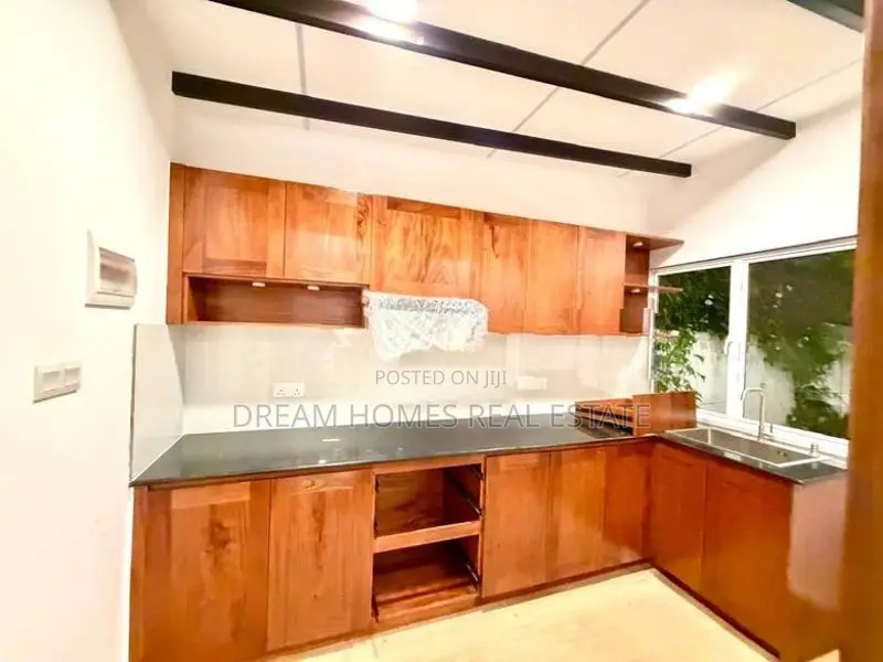 4-Bedroom House for Sale in Boralesgamuwa – Gangarama Road