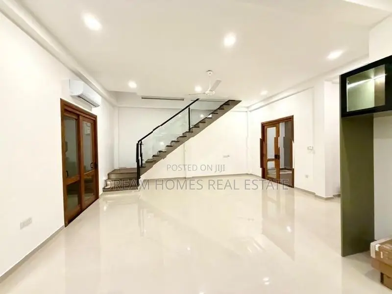 4-Bedroom House for Sale in Boralesgamuwa – Gangarama Road
