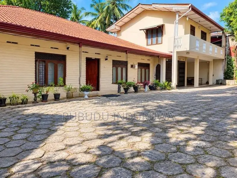 Spacious 6 Bedroom House For Sale In Mahara Kiribathgoda