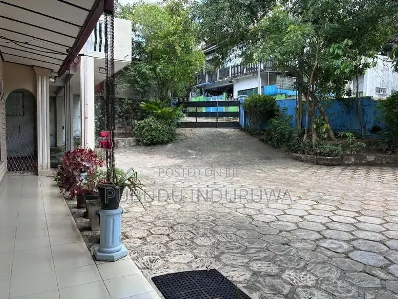 Spacious 6 Bedroom House For Sale In Mahara Kiribathgoda