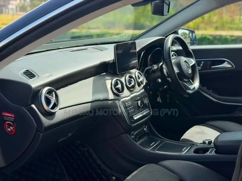 Mercedes Benz CLA 180 2017