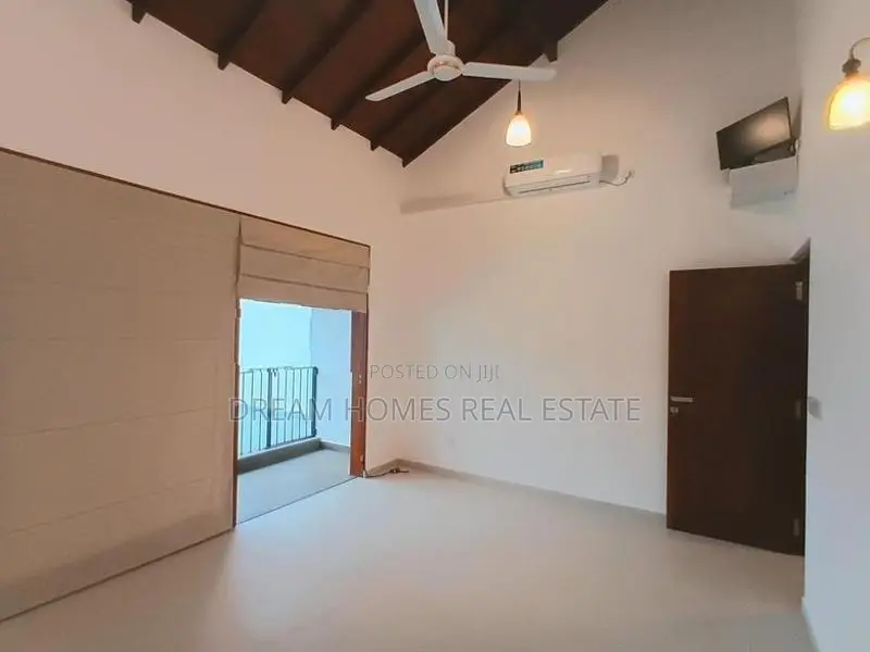 Super Luxury Architecturel New House for Sale Piliyandala