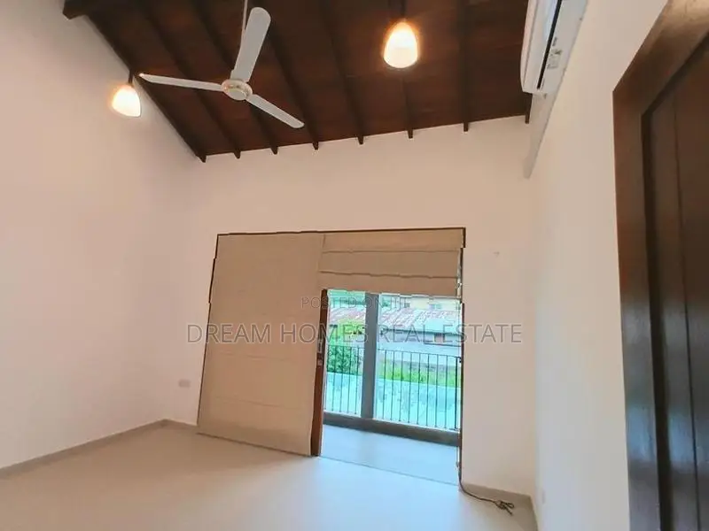 Super Luxury Architecturel New House for Sale Piliyandala