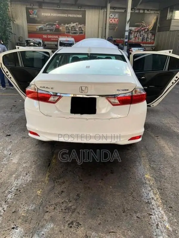 Honda Grace 2015