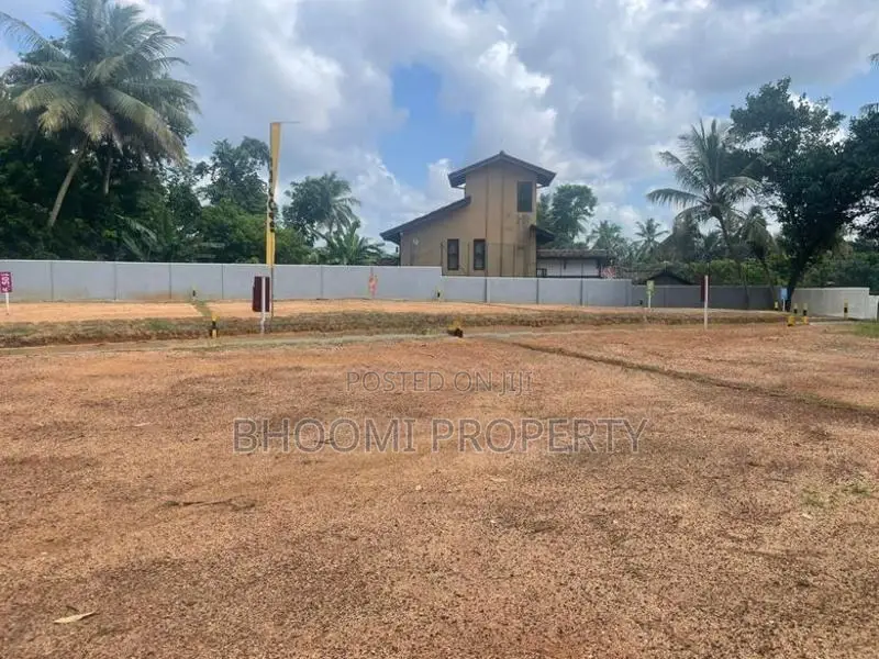 ගාල්ල නගරයෙන් බිම් කොටස්