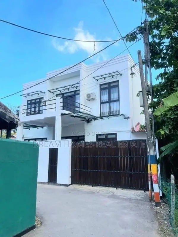 Spacious 4-Bedroom House for Sale – Boralesgamuwa