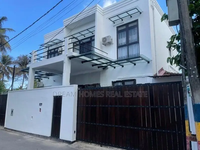 Spacious 4-Bedroom House for Sale – Boralesgamuwa