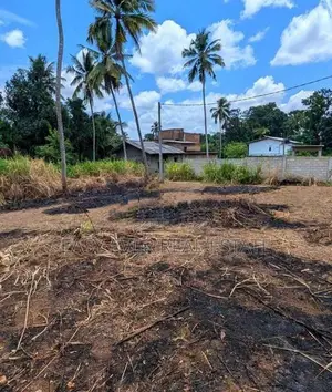 මීරිගම හයිවේ පිවිසුම අසල පර්චස් 12.5 ක වටිනා බිම්කොටසක් විකිනීමට