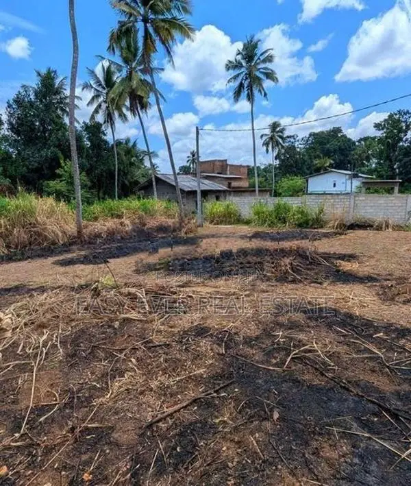 මීරිගම හයිවේ පිවිසුම අසල පර්චස් 12.5 ක වටිනා බිම්කොටසක් විකිනීමට