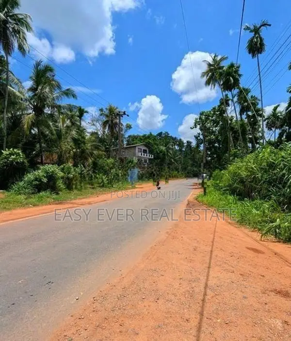 මීරිගම හයිවේ පිවිසුම අසල පර්චස් 12.5 ක වටිනා බිම්කොටසක් විකිනීමට