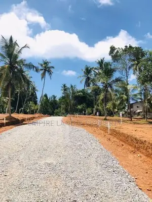රාගම ගම්පහ 979 බස් පාරට ඇවිදින දුරින් අගනා බිම් කොටස්