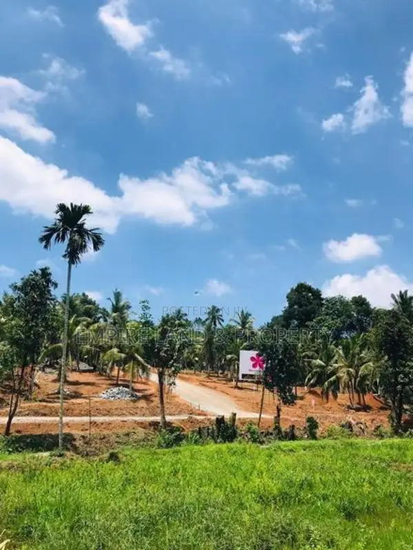 රාගම ගම්පහ 979 බස් පාරට ඇවිදින දුරින් අගනා බිම් කොටස්