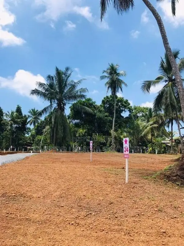 රාගම ගම්පහ 979 බස් පාරට ඇවිදින දුරින් අගනා බිම් කොටස්