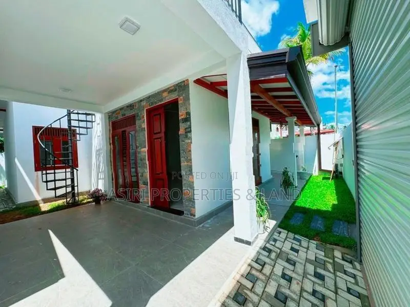 Brand New 3 Bedrooms House for sale in Homagama Kiriwaththuduwa