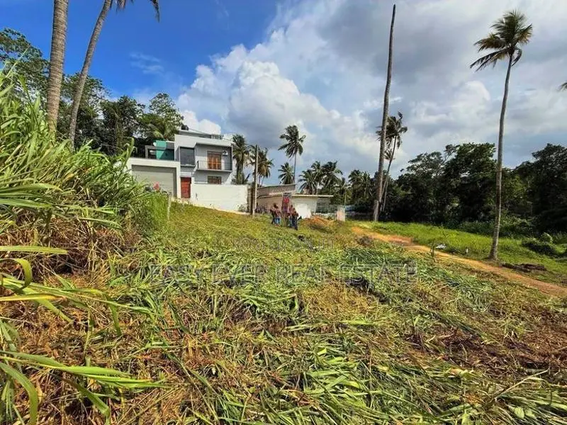 කඩවත-මාවරමන්ඩිය පර්චස් 11.6 ක අඩි 20 පාර සහිත වෙන්දේසි ඉඩම විකිණීමට