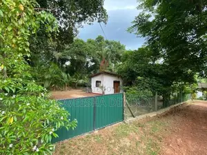 කුඩා නිවසක් සහිත පර්චස් 38ක ඉඩමක් විකිණීමට ඇත