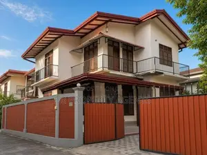 Two Story House for Sale in Athurugiriya