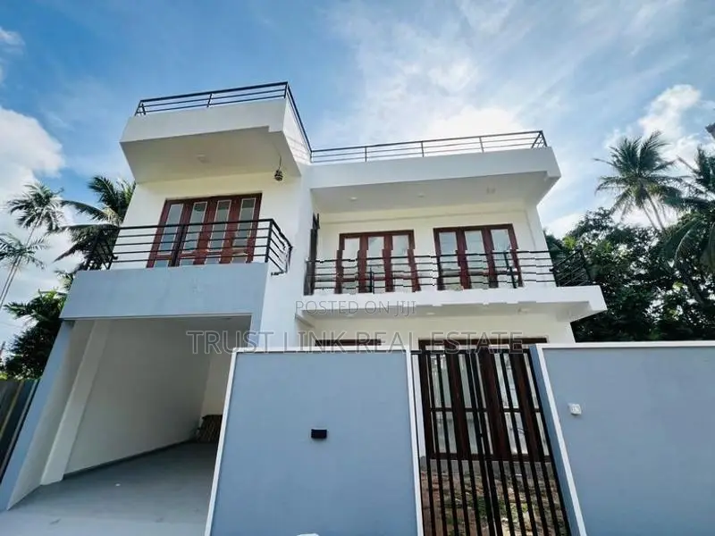 2 Story Brand New House With Roof Top In Kadawatha