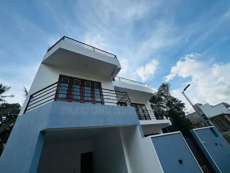 2 Story Brand New House With Roof Top In Kadawatha