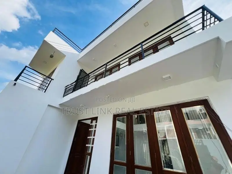 2 Story Brand New House With Roof Top In Kadawatha
