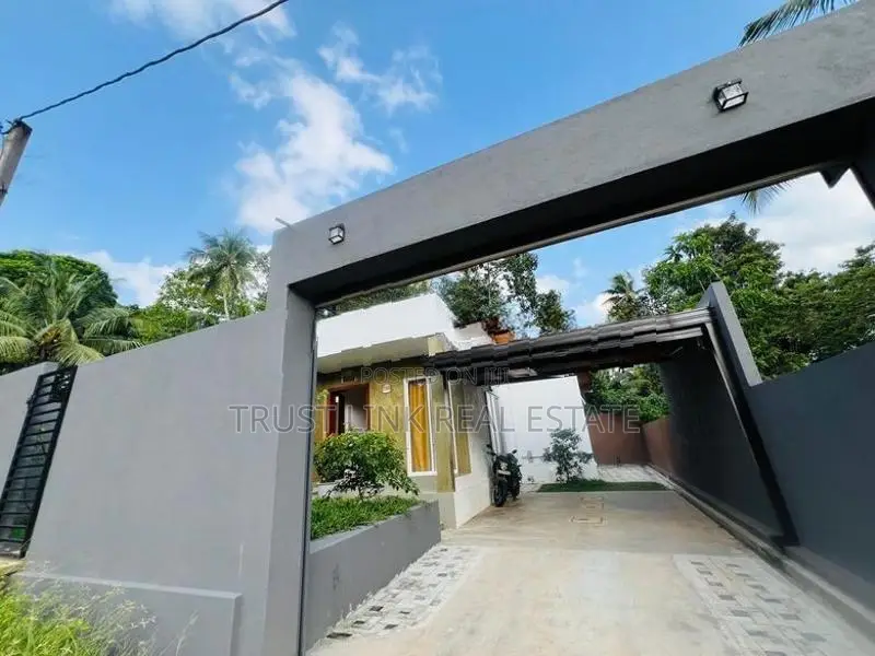 Single Story House For Sale In Kadwatha With Furniture